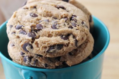 Kovada çikolatalı kurabiye.