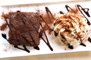 Brownie ve krema, fırın.