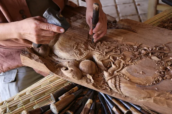 Artisan Sculpteur Bois Art Thaï — Photo