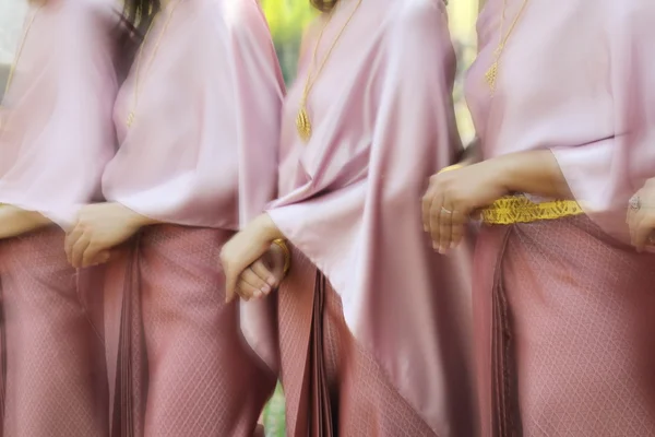 Verschwommene Frauen Mit Traditioneller Thailändischer Kleidung — Stockfoto