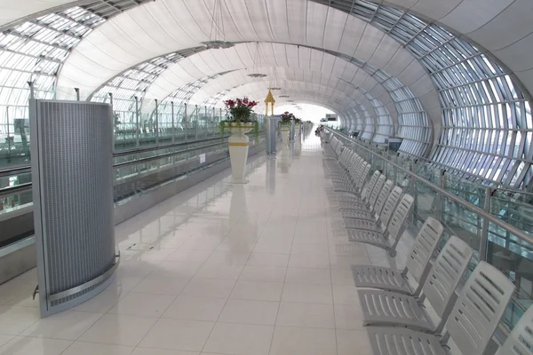 Бангкок Сентября Главный Зал Аэропорта Суварнабхуми Спроектированный Гельмутом Яном Является — стоковое фото