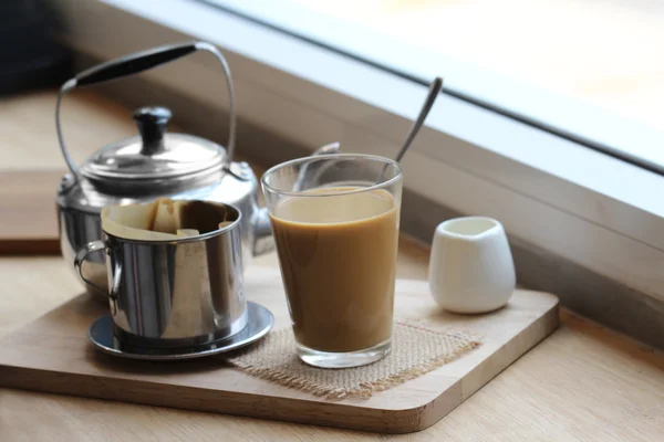 Caffè Gocciolante Stile Vietnamita Sul Tavolo Legno — Foto Stock