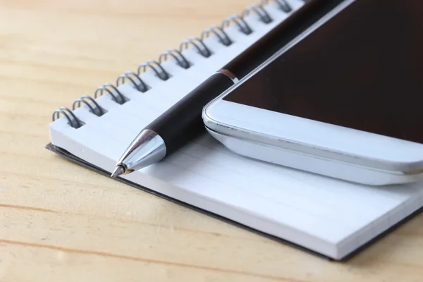 Schokoladenkeks Mit Stift Und Notizbuch — Stockfoto