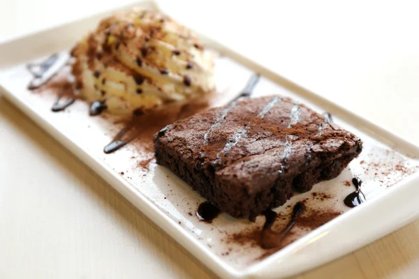 Brownie ve krema, fırın.