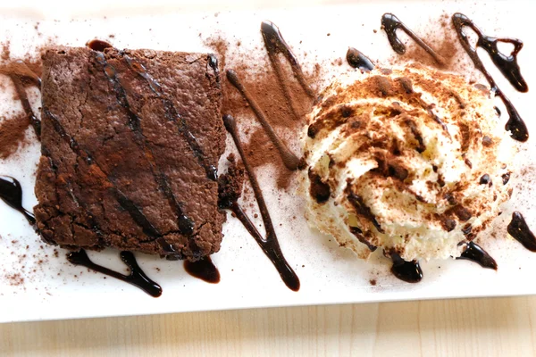 Brownie ve krema, fırın.