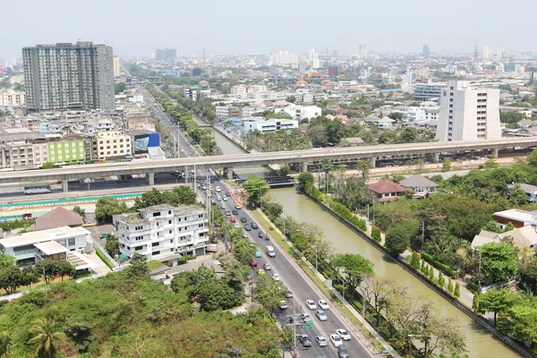 Vista del edificio alto en Bangkok, Tailandia — Foto de Stock