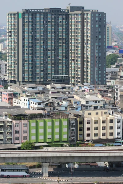 Vista del edificio alto en Bangkok, Tailandia — Foto de Stock