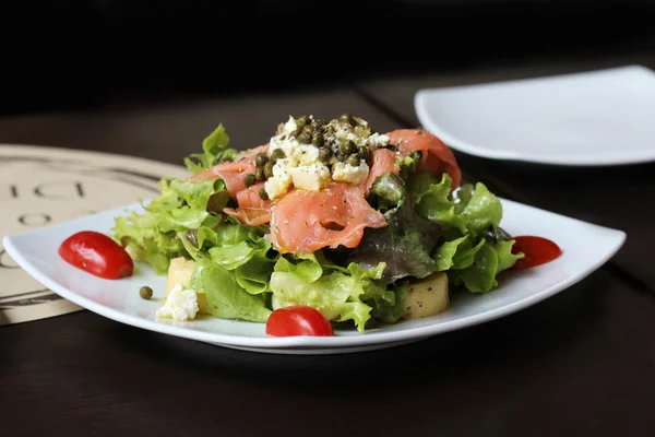 Fechar macro salada de salmão cru — Fotografia de Stock