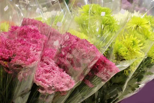 Cerrar floristería en el mercado — Foto de Stock