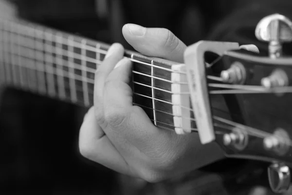 ギターを閉じて、再生音楽のコンセプト — ストック写真