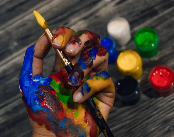 Woman Hand Which Smeared Gouache Holds Brushes Her Fingers — Stockfoto