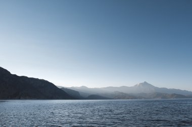 Gölde gün batımı