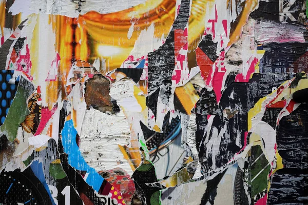 Färgglada Rivna Affischer Grunge Gamla Väggar Som Kreativ Och Abstrakt Stockfoto