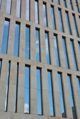 Modern ofis binasının cam cephesi