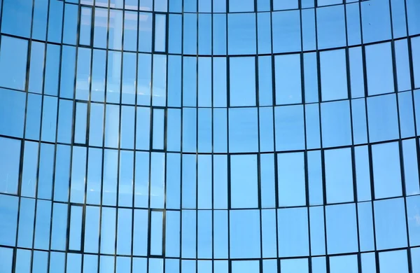 Fachada de cristal del edificio de oficinas moderno —  Fotos de Stock