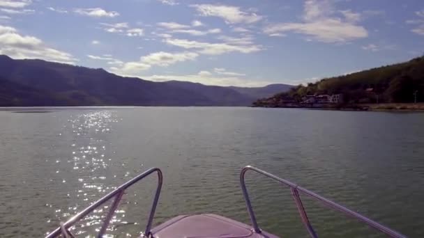 多瑙河上的游船 多瑙河峡谷 罗马尼亚 从船上看 — 图库视频影像
