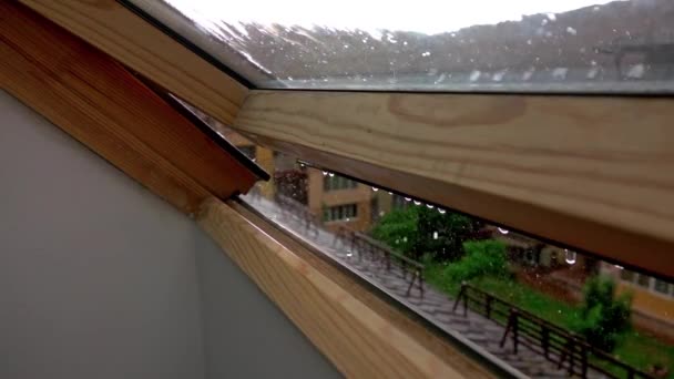 Heavy Rain Pouring Building Roof — Stock video