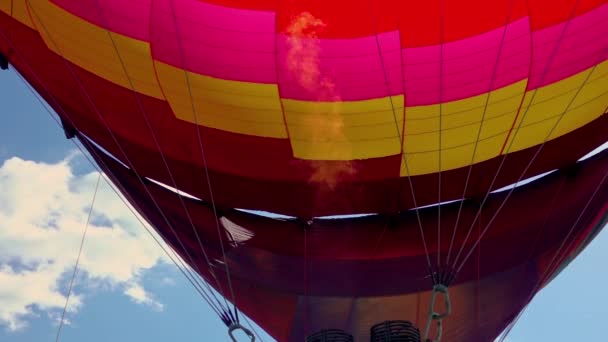 Horkovzdušný Balón Připravuje Startu Západu Slunce Zamračeném Dni — Stock video