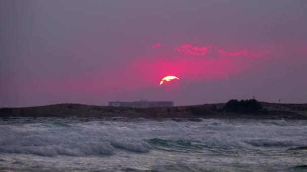 Ubicación Playa Resistente Con Impresionantes Vistas Panorámicas Las Rocas Del — Vídeos de Stock