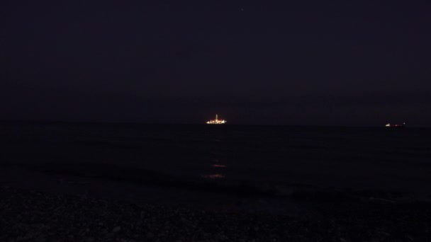 Impianto Petrolifero Tramonto Crepuscolo Grande Impianto Idrico Con Torre Petrolifera — Video Stock