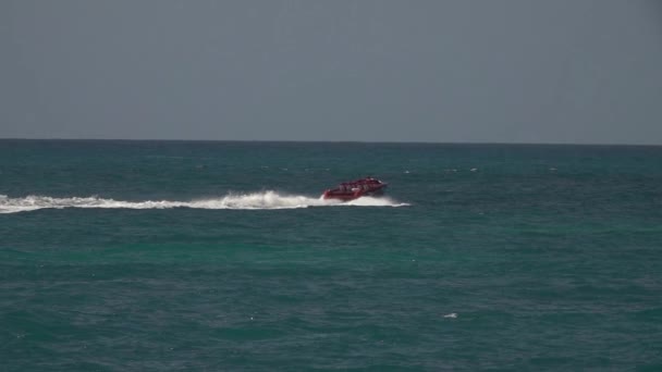 Motorboot Manoeuvreren Hoge Snelheid Langzame Beweging — Stockvideo