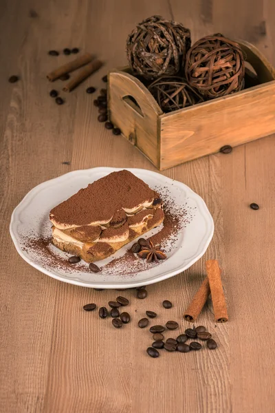 Un pastel de Tiramisú bodegón — Foto de Stock