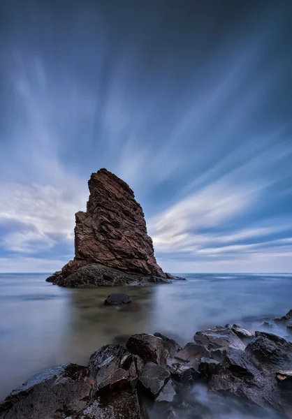 Rochas do mar em hora azul — Fotografia de Stock