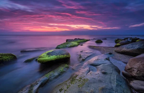 Rochas do mar ao nascer do sol — Fotografia de Stock