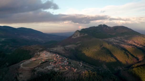 Drone Volo Intorno Alle Rocce Del Santuario Tracia Belintash Piccoli — Video Stock