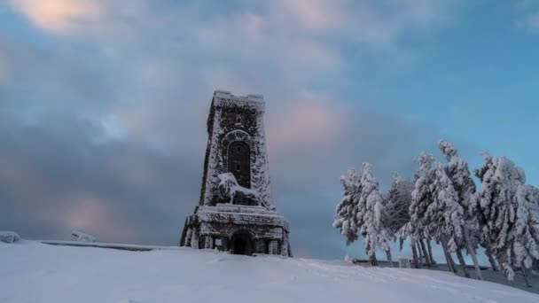Time Lapse Moving Cloud Shipka National Monument Liberty Monument Болгарія — стокове відео