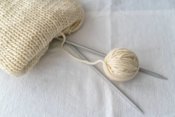 Grey Knitting Needles Knitting Made Thick Wool Yarn White Background — Stock Photo, Image