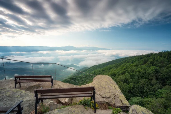 Panoramic Skyline View Hilltop Benches Picturesque Sunrise Low Clouds Summer — Foto de Stock