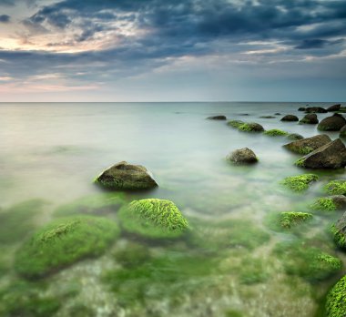 Yeşil gündoğumu denizde