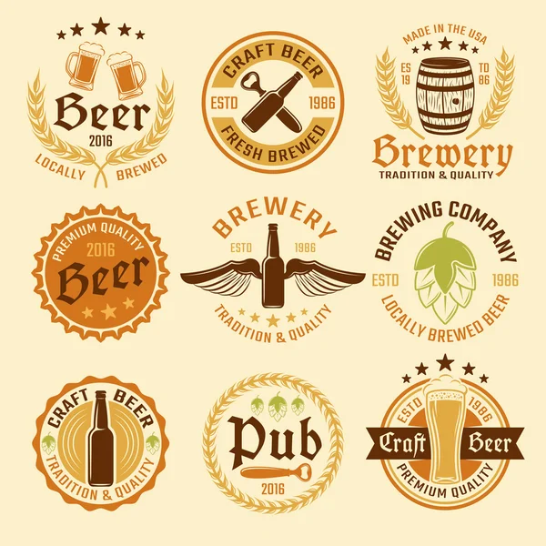 Kolorowy zestaw emblematów piwa — Wektor stockowy