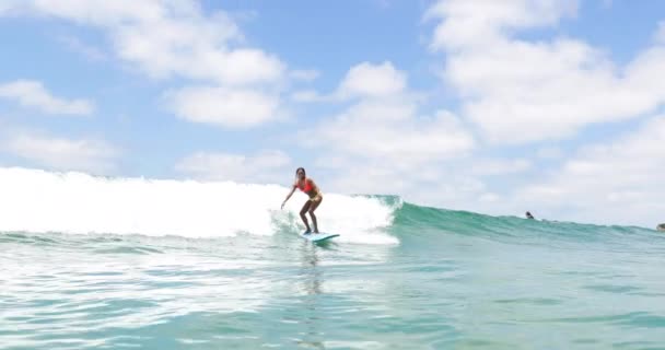 Slow Motion Girl Surfing Wave Longboard — Vídeos de Stock