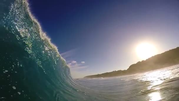 POV Surfing View Vacío Océano Wave estrellarse — Vídeo de stock