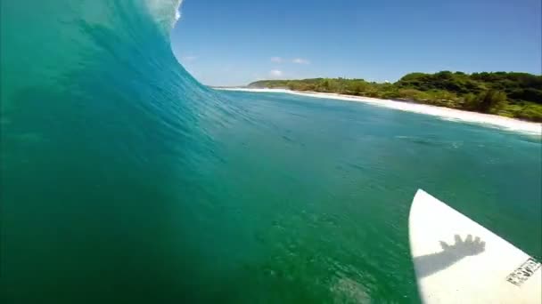 POV muž surfování, extrémní Sport — Stock video