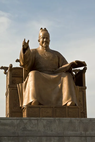 Estatua del Rey Sejong en Gwanghwamun Plaza, Corea del Sur — Foto de Stock