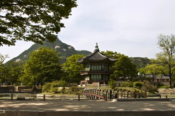 Hyangwonjeong Pavilion at Gyeongbokgung Palace in Seoul, South K — Stock Fotó