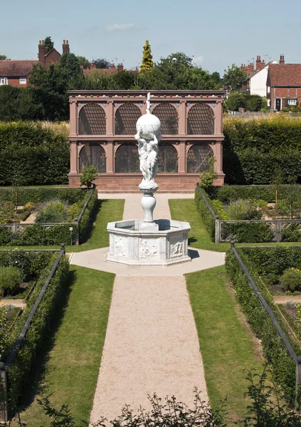 Il giardino elisabettiano restaurato al castello di Kenilworth, Kenilworth — Foto Stock