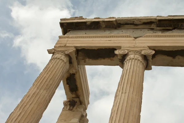 Cáriátides, templo erechtheum em Acrópole de Atenas, Grécia — Fotografia de Stock