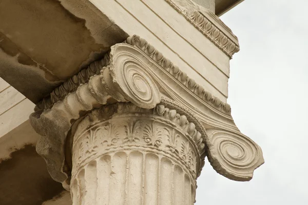 Caryatids，略寺庙在希腊雅典卫城 — 图库照片