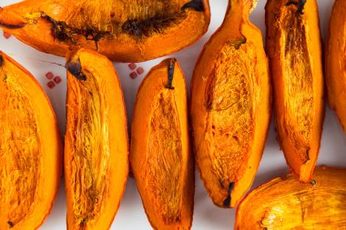 Fırınlanmış portakallı hokaido kabağı ev yapımı çorba