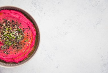 Kırmızı pancar humusu, sağlıklı sebze yemeği..