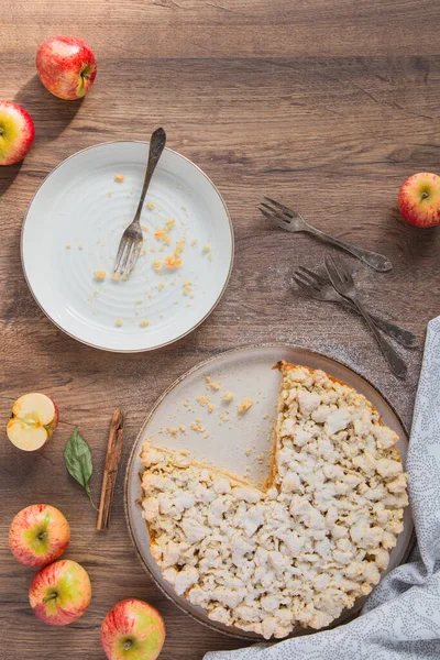 Composition Avec Délicieuse Tarte Aux Pommes Maison Sur Fond Rustique — Photo