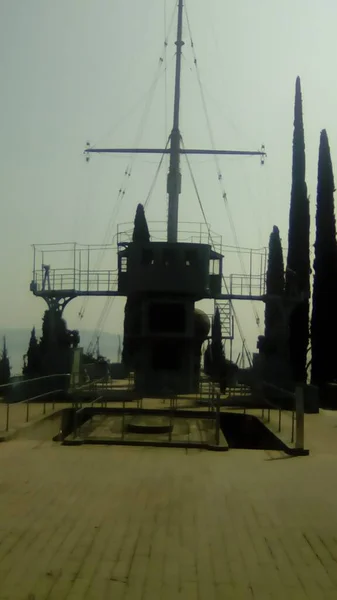 Gardone Riviera, Italy - march 2018: THE ww1 warship Puglia 의 다리 이탈리아의 Vittoriale 내부에 재건 — 스톡 사진