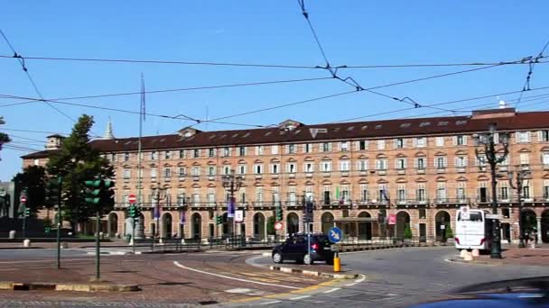 Turín, Itálie - září 2020: horizontální přehled náměstí Piazza Castello v historickém centru města — Stock video