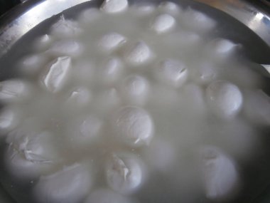 Güney İtalya 'da bufalo taze mozzarella tabağı, yemek ya da pizza margherita için hazır.