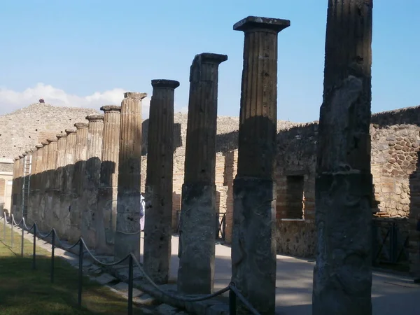Paestum templi -Hera, Neptunus, Athena - in Cilento, Zuid-Italië. eeuwen van Griekse overheersing — Stockfoto