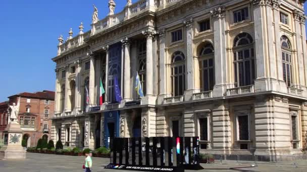 Turín, Itálie - září 2020: horizontální přehled náměstí Piazza Castello v historickém centru města — Stock video